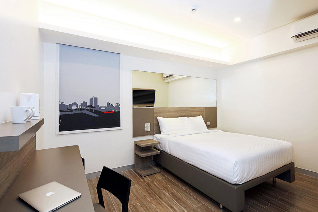 Red Planet Manila Binondo Hotel Exterior photo